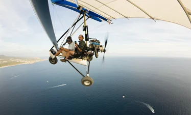 vacancesguadeloupe__pilot-and-photographer-on-ultralight-aircraft-2026-01-05-23-00-18-utc