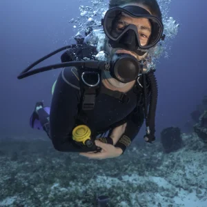 vacancesguadeloupe__scuba-diver-happy-face-in-mexico-2026-03-19-08-13-50-utc