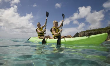 vacancesguadeloupe__two-women-kayaking-in-sea-2026-01-09-10-38-10-utc